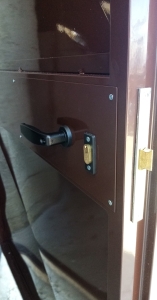 Realizzazione e posa in opera di una Porta